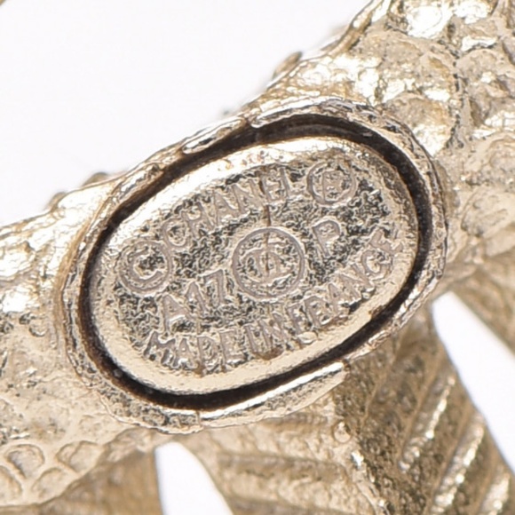 CHANEL Crystal Baguette CC Clip On Earrings Light Gold - Picture 3 of 4